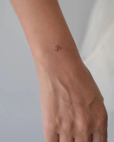 50+ INSANELY CUTE SMALL TATTOO IDEAS TO COPY - Stylin by Sarita Cute Small Tattoo Ideas, Om Symbol Tattoo, Fine Tattoo, Wrist Tatoo, Peace Tattoos, Yoga Tattoos, Yoga Symbols, Om Tattoo, Energy Yoga