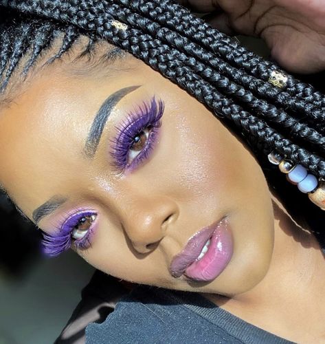 Color Lashes Makeup, Makeup With Colored Lashes, Purple Lashes Extensions, Pride Lashes, Purple Lashes, Colorful Eyelashes, Color Eyelashes, Simple Eyeshadow Looks, Purple Mascara