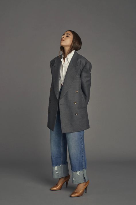 Menswear Looks For Women, Dresses Street Style 2023, Denim Jacket Jeans Outfit, Fall 2023 Must Haves, Womens Menswear Fashion, Blazer 2023 Trend, Jeans For Work Outfits, Mixed Denim Outfits, Oversized Tweed Blazer Outfit