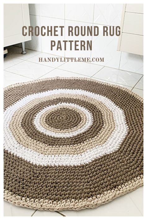 Crochet rug patterns free round - Make a round crochet rug with this free pattern. Great for the bathroom this crochet circle rug can be made with various different yarns and colours. Great for stashbusting! #crochetrug #circlerug #crochetrugpattern #crochet Crochet Rug Patterns Free Round, Crochet Circle Rug, Crochet A Flat Circle, Crochet Round Rug, Crochet Rug Pattern, Crochet Rug Patterns Free, Crochet Circle Pattern, Simple Knitting, Circular Rugs