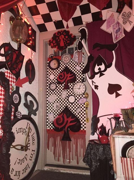 Alice In Wonderland Design Decor, Alice In Underland, Alice In Wonderland Decorations Room, Wonderland Bedroom Aesthetic, Alice In Wonderland Bedroom Aesthetic, Alice In Wonderland Room Decor Diy, Wonderland Aesthetic Room, Queen Of Hearts Bedroom, Alice In Wonderland Aesthetic Room