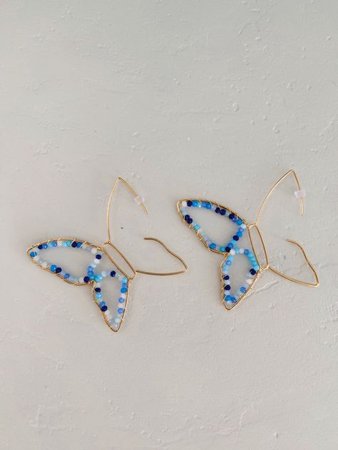 Wire Butterfly Earrings, Diy Jewelry Videos, Butterfly Hoop Earrings, Wired Jewelry, Diy Wire Earrings, Jewellery Diy, Glamour Style, Florida Girl, Market Stall