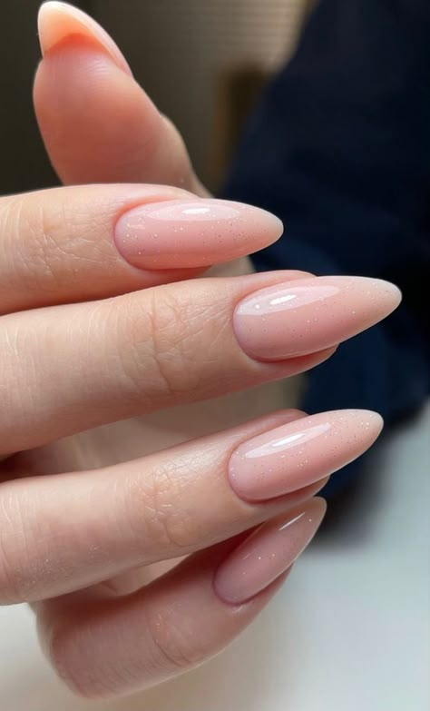 Delicate Nails Classy Short, Plain Almond Nails Simple, Plain Almond Nails, Ongles Beiges, Gel Toe Nails, Sassy Nails, Casual Nails, Almond Acrylic Nails, Short Acrylic Nails Designs