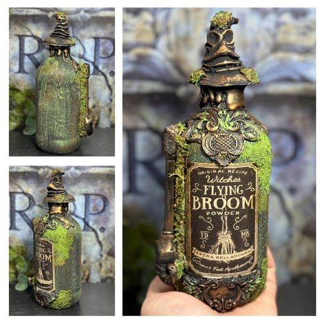 Flying Broom Potion Glass Bottle. Beautiful hand crafted potion bottle. Display at Halloween or all year round... https://kjahli.au/product/potion-witches-flying-broomard-halloween-witchcraft-g-powder-art-glass-bottle/ Harry Potter Bottle, Gothic Apothecary, Specimen Jars, Witches Flying, Wizard Halloween, Flying Broom, Halloween Witchcraft, Witch Bottles, Light Clay