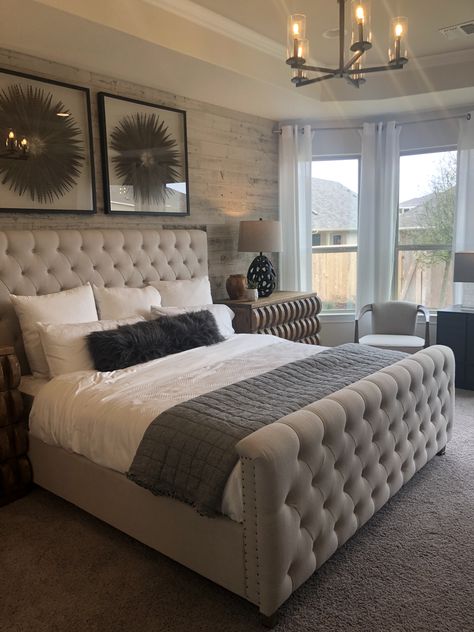 Big Beds For Couples, Bedroom With Boyfriend Ideas, Room For Husband And Wife, Bedroom Set Ideas For Couples, Couples Master Bedrooms Decor, Unisex Bedroom Couples, Bedroom Ideas For Married Couples, Couple Bedroom Decor, His And Hers Bedroom