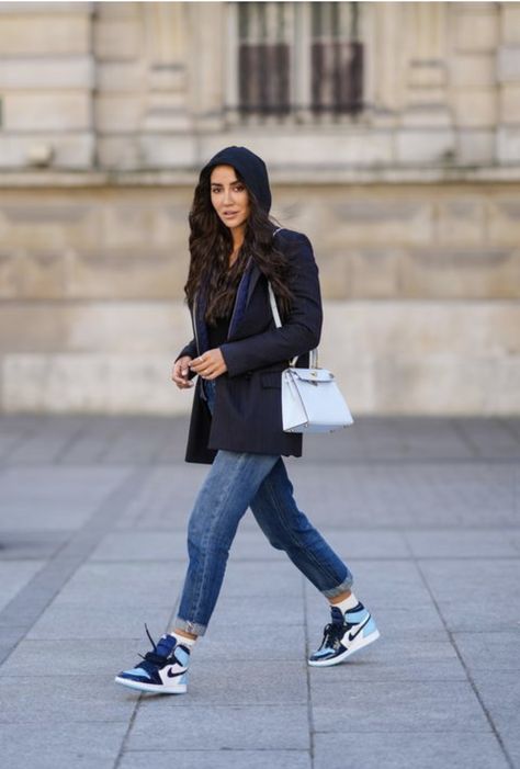 Business Casual Outfits Jordans, Womens Nike Jordans Outfit, High Top Jordans Women Outfit, Jordan One Outfit Women, Jeans And Jordans Outfit Women, Nike Air Jordans Outfit Woman, Nike Shoes Women Outfit Casual, Jordans Women Outfit, Jeans Sneakers Outfit