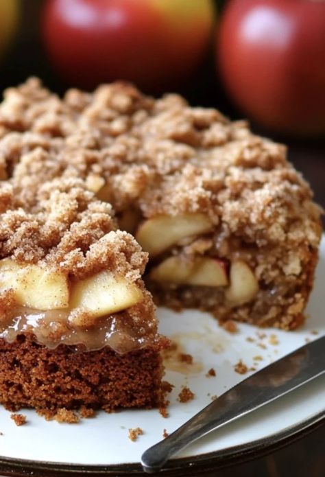 Apple Cinnamon Crumb Cake Chai Apple Crumb Cake, Gluten Free Apple Crumb Cake, Cinnamon Apple Crumb Cake, Healthy Cinnamon Cake, Apple Cinnamon White Cake, Apple Crumb Cake Recipe, Cakes Slices, Apple Crumb Cake, Cinnamon Crumb Cake