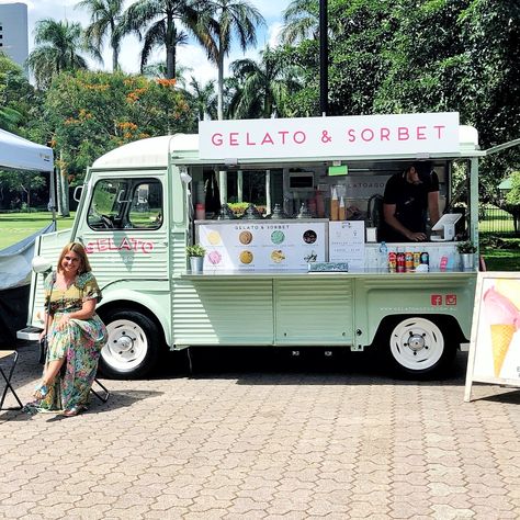 Aesthetic Ice Cream Truck, Retro Ice Cream Truck, Ice Cream Stand Ideas, Ice Cream Truck Aesthetic, Ice Cream Truck Ideas, Ice Cream Truck Design, Cute Ice Cream Truck, Bakery Trailer, Gelato Branding