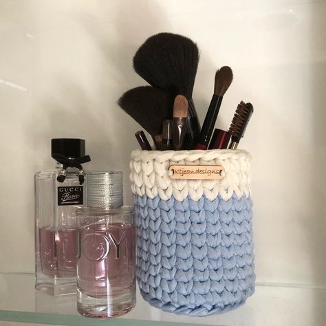 Makeup brush organiser love the soft pastel blue 🌸💕💜 Beauty Basket, Red Basket, Colorful Stationery, Remote Control Storage, Small Gadgets, Makeup Holder, Makeup Brush Organization, Basket Organizer, Makeup Brush Holder