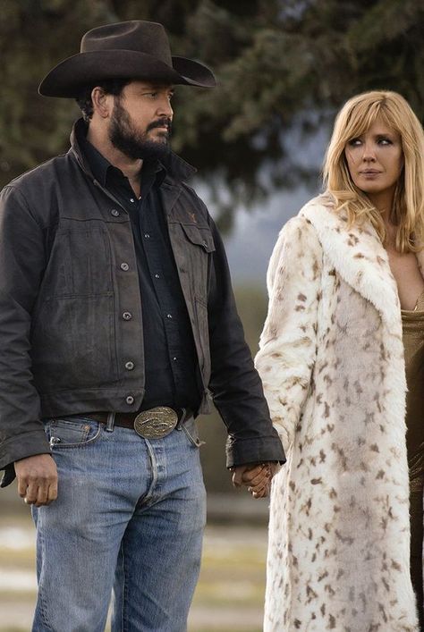 Beth Dutton And Rip Costumes, Beth Dutton Costume Ideas, Yellowstone Outfits, Cookie Costume, Cute Couples Costumes, Yellowstone T Shirts, Luke Grimes, Cole Hauser, Beth Dutton