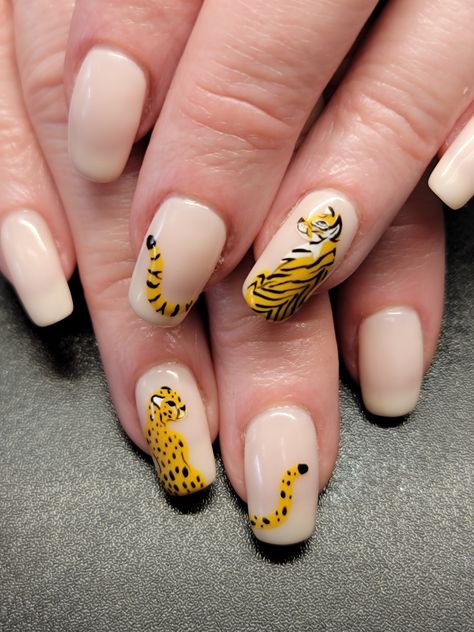 Large cat nail art Lion Nails Designs, Lion King Inspired Nails, Tiger Design Nails, Nail Tiger Design, Lion Nails, Zodiac Nail Designs, Acrylic Nails Coffin, Nails Coffin, Nails Inspo