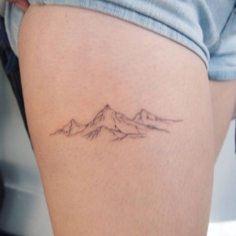 Mountain Tattoo Back Shoulder, Montain Tattoo Designs, Simba Tattoo, Moutain Tattoos, Small Mountain Tattoo, Small Thigh Tattoos, Girl Thigh Tattoos, Tattoos For Girls, Парные Тату