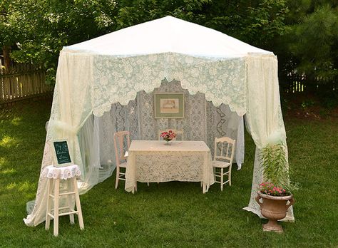 tea tent... Pop Up Tent Decorating Ideas, Boho Tent, Garden Marquee, Garden Tea Party, Simple Garden, Craft Fairs Booth, Craft Fair Displays, Craft Show Displays, Tea Party Garden