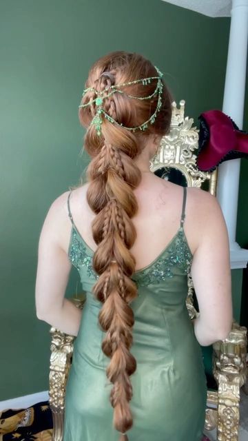 Long Fantasy Hair, Intricate Braided Hairstyles, Elf Braids, Fantasy Hairstyles, Medieval Hairstyles, Wedding Braids, Beautiful Braided Hair, Fantasy Hair, Bandana Hairstyles