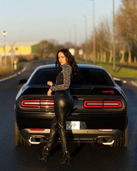 Car Photography Poses Women, Challenger Photoshoot, Photoshoot Car, Car Show Girls, Classic Car Photoshoot, Dodge Hellcat, Car Modeling, Cars Drive, Mopar Girl