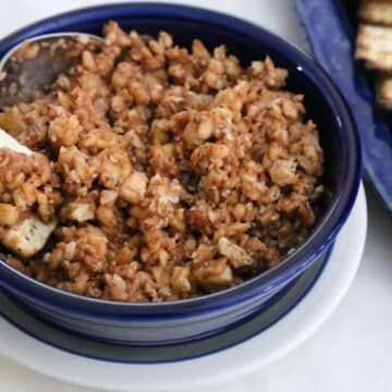 Passover haroset Wine Ingredients, Cinnamon Nuts, Passover Seder, Passover Recipes, Agave Nectar, Passover, Cinnamon Apples, Types Of Food, Matzo