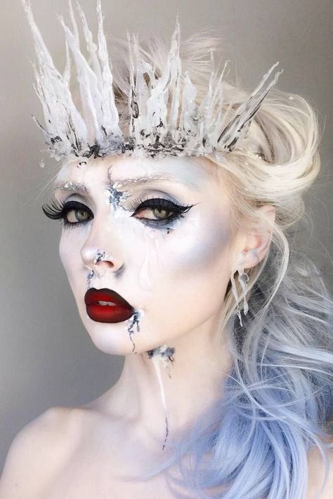 Sexy Halloween Makeup Looks That Are Creepy Yet Cute ★ See more: http://glaminati.com/pretty-halloween-makeup-ideas/ Halloween Makeup Artist, Ice Queen Makeup, Maquillage Halloween Simple, Beautiful Halloween Makeup, Halloween Makeup Kits, Halloween Glam, Make Up Diy, Makeup Clown, Creative Halloween Makeup