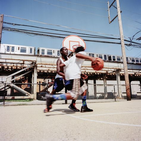 Pictures of the Most Beautiful Basketball Courts in the World - VICE New York Basketball, Men Styling, Street Basketball, Bola Basket, Basketball Practice, Sporty Spice, Drawing Lesson, Basketball Photography, Basketball Drills