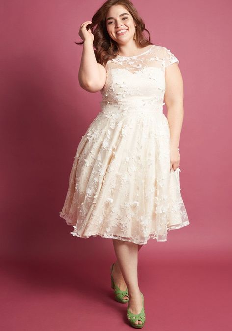 Party Outfit Casual, 2nd Marriage, London Eyes, Short Bridal Gown, Mom Dresses, Plus Wedding Dresses, Mini Wedding Dresses, Plus Size Bride, Chi Chi London