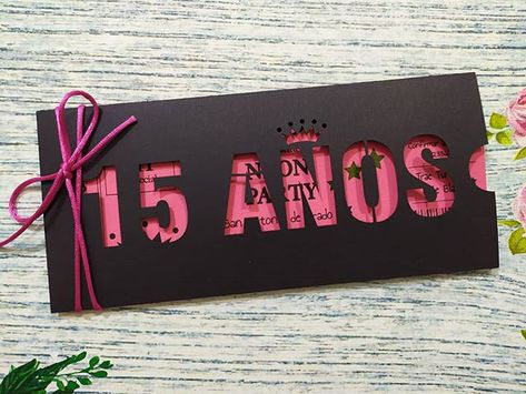 Tarjeta invitación de 15 años, tarjeta calado laser, fiesta neon, ticket de 15, neon party Quinceñera Invitations, Alice In Wonderland Silhouette, Bling Ideas, Party Tickets, Bday Party Theme, Quinceanera Themes, Sweet 16 Gifts, Sleepover Activities, 18th Birthday Party