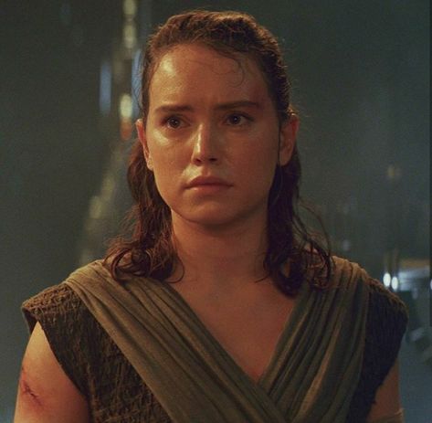 Rey makes her choice Rey Cosplay, John Bennett, Rey Skywalker, Star Wars Sequel Trilogy, The Last Jedi, Rey Star Wars, Daisy Ridley, Cant Help Falling In Love, Star Wars Fan Art