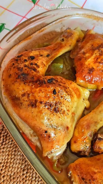 Pollo al horno sencillo - El dulce paladar Easy Honey Garlic Chicken, Baked Fish Fillet, Traditional Mexican Food, Pollo Chicken, Visual Recipes, Colombian Food, Roast Chicken Recipes, Deli Food, Chicken Kebabs