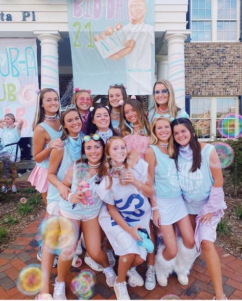 So Fresh So Clean Sorority, So Fresh So Clean Bid Day, Preppy Sorority, Sorority Photoshoot, Recruitment Themes, Recruitment Ideas, So Fresh So Clean, Foam Party, Big Lil