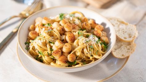 Lemon Garlic Scallops Pasta, Patagonia Scallops Recipes, Patagonia Scallop Recipes, Patagonian Scallops, Scallop Recipes Pasta, Scallop Pasta, Lemon Garlic Pasta, Seafood Entrees, Healthy Recipes Clean