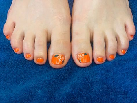 Orange flowers pedicure #trendy #pedicure #orange #indigonailslab #flowers #simple Flower Pedicure, Trendy Pedicure, Spring Pedicure, Flowers Simple, Indigo Nails, Orange Flowers, Nail Designs, Orange, Nails