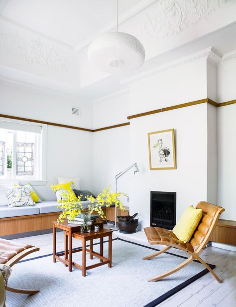 Moulded ceilings, picture rails and leadlight windows in this [Art Deco home](http://www.homestolove.com.au/dianne-and-davids-small-house-design-makes-a-big-impact-1767|target="_blank") have been refreshed with a lick of white paint. *Photo: Maree Homer* Modern Art Deco Interior, Interior Art Deco, Pintu Interior, Picture Rail, Art Deco Interior Design, Room Deco, Art Deco Home, Art Deco Stil, Deco Furniture