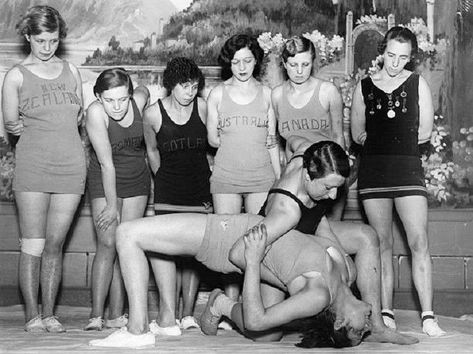 Evelyn Croft and Lola McLean demonstrate a hold at an international wrestling tournament for women. Sheffield, Yorkshire, Circa 1930 Wrestling Tournament, Wrestling Holds, Vintage Wrestling, Wrestling Team, Wrestling Gear, Andre The Giant, Raw Photo, Women's Wrestling, Old Days