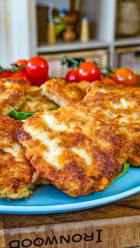 Crispy Chicken Fritters - Home Chef World Air Fryer Chicken Fritters, Crispy Chicken Fritters, Chicken Fritters With Canned Chicken, Canned Chicken Fritters, Chicken Friand Recipe, Chicken Fritter, Chicken Fritters Recipe, Use Leftover Chicken, Chicken Fritters