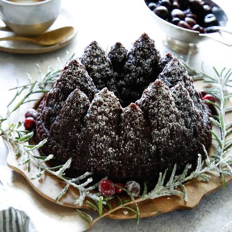 Chocolate Christmas Cake Chocolate Christmas Cake, Entertaining With Beth, Delicious Holiday Desserts, Chocolate Festival, Chocolate Mousse Recipe, Christmas Cake Recipes, Chocolate Christmas, Frozen Cherries, Mousse Recipes