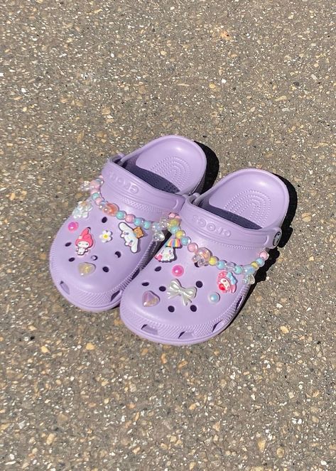 Pure Water Crocs Outfit, Lavender Crocs With Charms, Lilac Crocs With Charms, Cute Charms For Crocs, Lavender Crocs With Jibbitz, Purple Crocs With Jibbitz, Crocs Charms Aesthetic, Preppy Crocs, Aesthetic Crocs