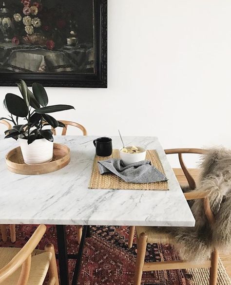 Minimalist Dekor, Marble Furniture, Marble Table Top, Marble Dining, Kitchen Marble, Dining Room Inspiration, Dining Table Marble, Decoration Inspiration, Decor Minimalist