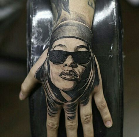 Aaliyah Aliyah Tattoo, Aaliyah Tattoo, Back Ear Tattoo, 2024 Tattoo, Africa Tattoos, Tattoo On Hand, Head Tattoo, Hand Tattoos For Women, Hand Images