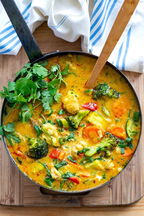 Instant Pot Thai Chicken Curry - Instant Pot Eats Paleo Dinner Instant Pot, Instapot Paleo Dinner, Thai Coconut Curry Chicken Instant Pot, Instapot Thai Chicken Curry, Instant Pot Green Curry Chicken, Green Curry Instant Pot, Whole Food Instant Pot Recipes, Thai Chicken Instant Pot, Instant Pot Burger Recipes