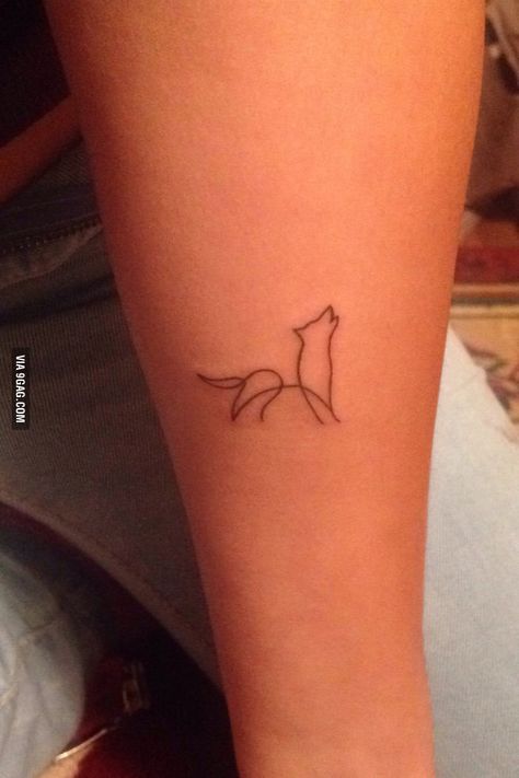 Thanks guys for one line signature , Now I have an awesome tattoo . - 9GAG Victoria Tattoo, Small Fox Tattoo, Coyote Tattoo, Husky Tattoo, Fox Tattoos, Second Tattoo, Kids Tattoo, Capricorn Tattoo, Single Line Tattoo