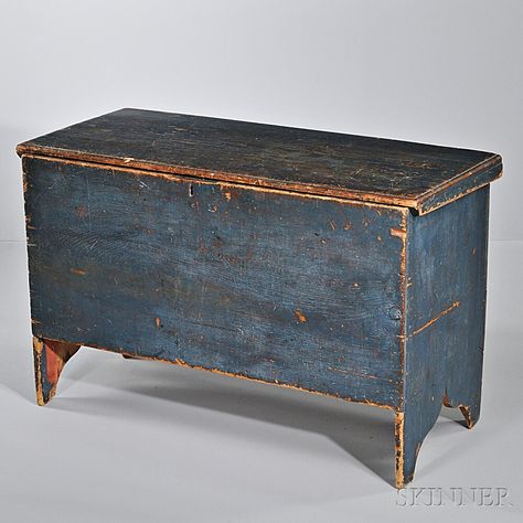 Blue-painted Blanket Box, probably New England, late 18th/early 19th century Painted Blanket Box, Antique Furniture For Sale, Colonial Furniture, Antique Trunk, Prim Decor, Primitive Furniture, Antique Chest, Vintage Boxes Wooden, Country Antiques