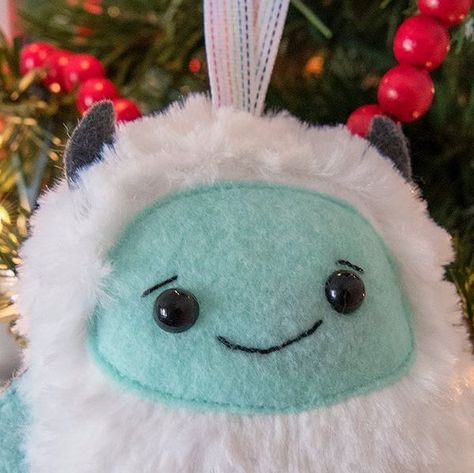 Lisa Summerhays on Instagram: "Yeti for Christmas? Find this fun yeti ornament pattern/tutorial on our blog! Link in profile. #freebiepattern #handmade #yetiornament #handmadechristmas #christmasyeti #scpatterns" Christmas Yeti, Freebies Pattern, Ornament Pattern, Linked In Profile, Pattern Tutorial, Felt Ornaments, Handmade Christmas, Felt, Christmas