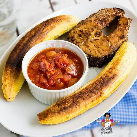 Food Recipes African, Recipes African, Nigerian Food Recipes, Roasted Plantains, African Snacks, Nigeria Food, Plantain Recipes, West African Food, Nigerian Recipes