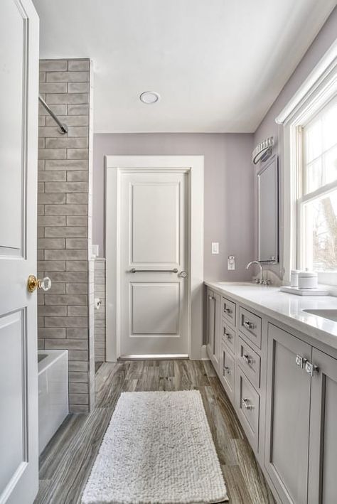 Floor Plans Bathroom, Jack And Jill Bathroom Ideas, Jack N Jill Bathroom Ideas, Bathtub Shower Combo, Bathroom Layouts, Small Bathroom Ideas Modern, Jack And Jill Bathroom, Upstairs Bathrooms, Jack And Jill