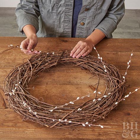 Diy Stick Wreath, Willow Wreath Ideas, Diy Grapevine Wreath, Button Wreath, Stick Wreath, Driftwood Wreath, Award Design, Felt Flower Wreaths, Willow Wreath