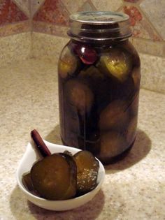 Hands-down my favorite sweet pickle. It only takes a little bit of time for ten days to turn out this crunchy, sweet little bite of pickle heaven. I put a big sticky-note on my fridge each morning to remind me what day I’m on and I usually double the recipe to get a canner load of quarts. This recipe is adapted from “The Complete Book of Pickling” J. MacKenzie Nine Day Sweet Pickles, 9 Day Pickles, Canning Sweet Pickles, Creative Canning, Pickled Things, Sweet Pickles Recipe, Pickled Foods, Pickle Recipes Homemade, Peter Piper