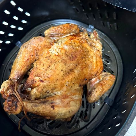 Crispy Air Fryer Whole Chicken Air Fryer Recipes Whole Chicken, Reheat Rotisserie Chicken, Chicken In Instant Pot, Air Fryer Whole Chicken, Chicken In Air Fryer, Perfect Roast Chicken, Cheesy Chicken Broccoli, Broiled Chicken, Whole Chicken Recipes