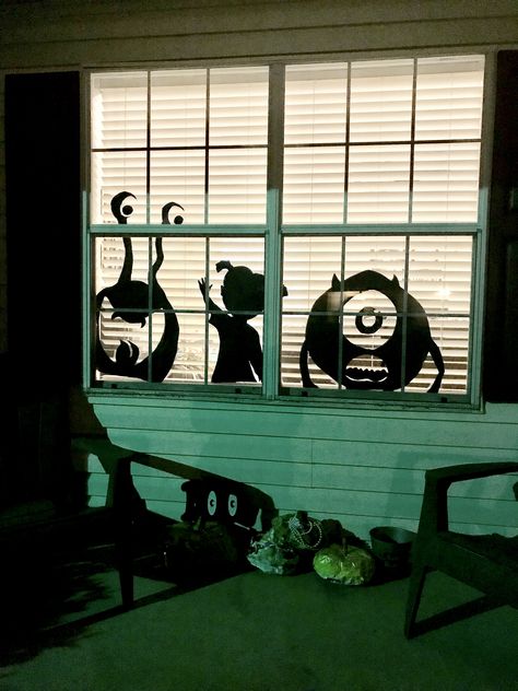 Simple Halloween craft made from Black garbage bags. Mike and Boo Monsters inc. Disney Monsters Inc Yard Decorations, Monster Inc Halloween Decor, Monsters Inc Halloween Decorations, Monsters Inc Trunk Or Treat, Boo Monsters Inc, Monsters Inc Halloween, Halloween Window Display, October Decor, October Decorations