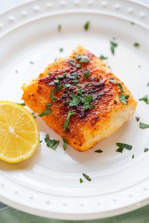 Air fryer cod is easy to make and cooks up in only 10 minutes! This recipe for air fryer cod with no breading is flavorful and delicious. Fry Cod Fish Recipes, Air Fryer Cod Recipe, Air Fryer Cod, Air Fryer Recipes Keto, Air Fryer Fish Recipes, Recipe For Air Fryer, Actifry Recipes, Cod Fish Recipes, Fried Cod