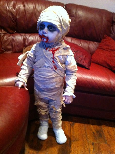 Toddler Zombie Costume Boy Diy, Scary Kids Costumes, Halloween Makeup For Kids, Halloween Costumes Kids Boys, Newborn Halloween Costumes, Mummy Costume, Scary Kids, Zombie Costume, Scary Halloween Costumes