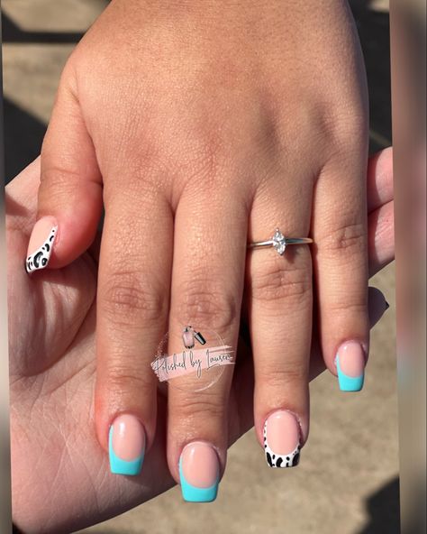 Country French Tip Nails, Western Nails French Tip, Gender Reveal Nails Ideas Simple Short, French Tip Western Nails, Western French Tips, Cow Print Nails French Tip, Western French Tip Nails, Western Nails Short, Nail Designs Western