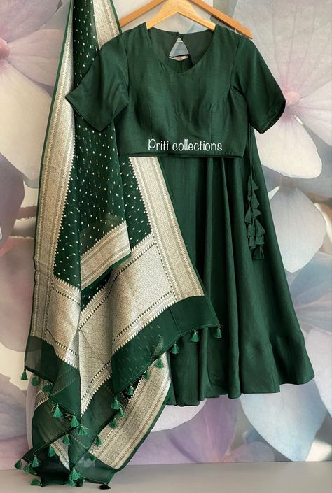 Mehendi Function, Lehenga Choli Latest, Green Lehenga Choli, Lehenga Bridesmaid, Long Blouse Designs, Lehenga Choli For Women, Choli For Women, Simple Lehenga, Indian Outfits Lehenga